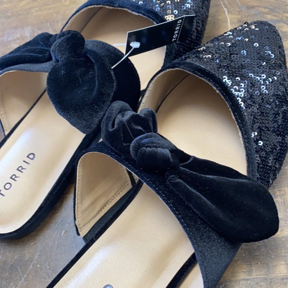 Torrid Black Velvet Bow Mules 12 Wide - Picture 3 of 6